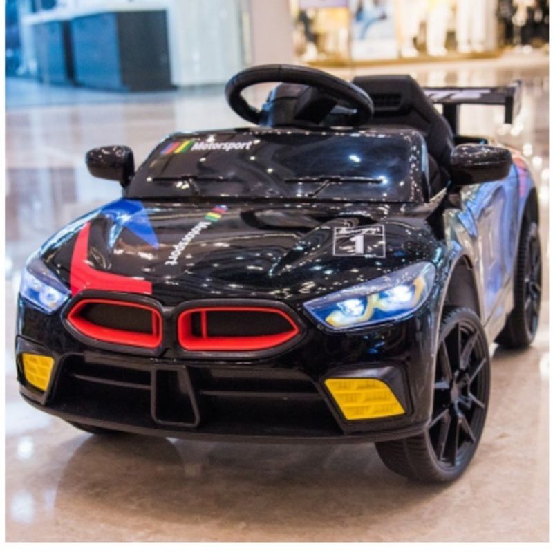 Ô tô xe điện cho bé . Xe điện BMW M8 . có kèm điều khiển tải trọng 30kg