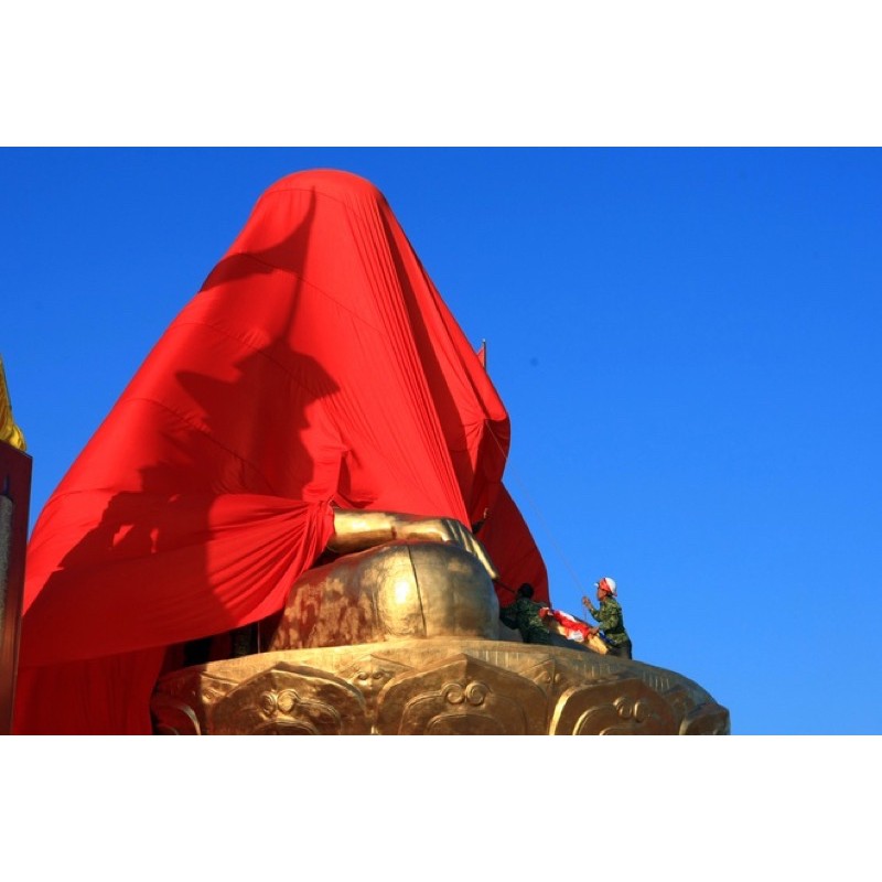 Sỉ vải phi đỏ vàng may đồ lễ .
