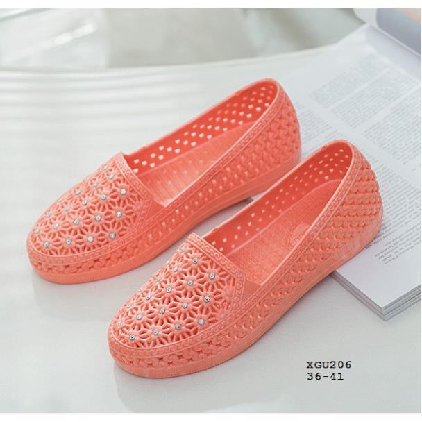 XGU206 Giày nhựa đục lỗ hoa siêu thoáng khí | BigBuy360 - bigbuy360.vn