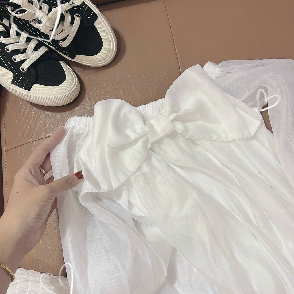 ÁO TRẮNG TRỄ VAI NGỰC NƠ TO