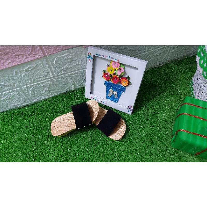 Combo guốc gổ  và khăn rằn cho bé