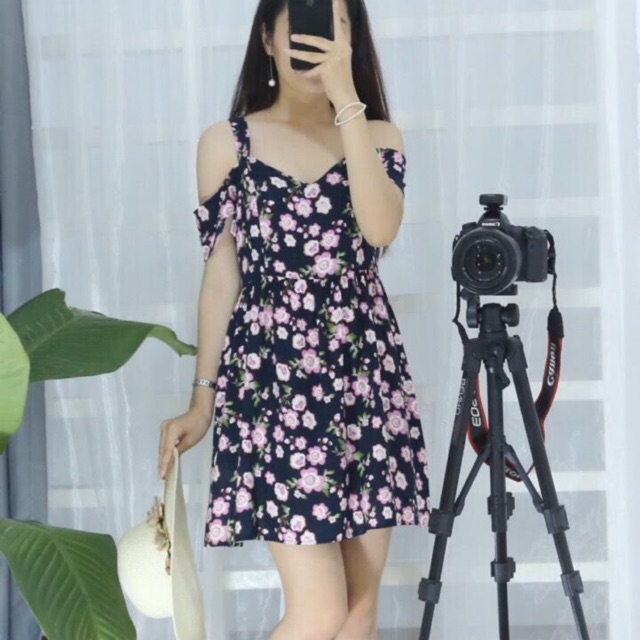 Đầm hoa rớt vai F21 size 48-58kg