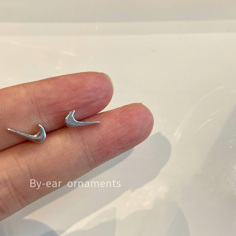 Bông tai bạc nữ hình mặt trăng khuyết DaLiA Jewelry khuyên tai trơn cá tính bạc chuẩn 925