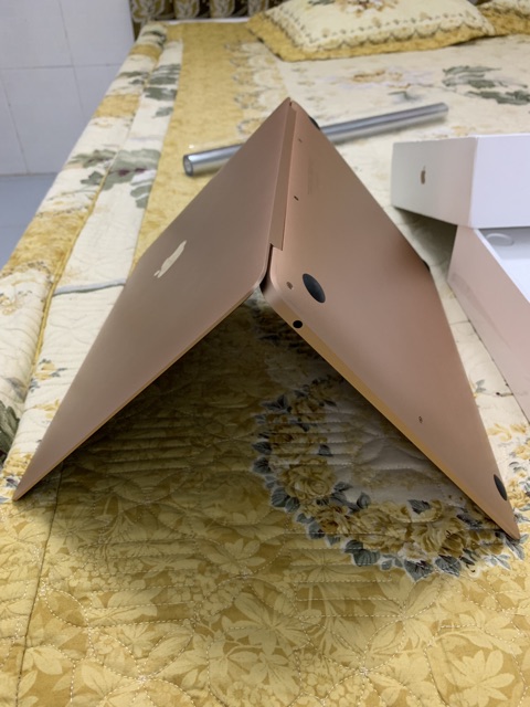 Macbook air 2018 ,128gb ram 8gb hàng chính hãnh tại tgdd máy like new 99% fullbox nguyên hộp,bảo hành 10tháng chính hãng