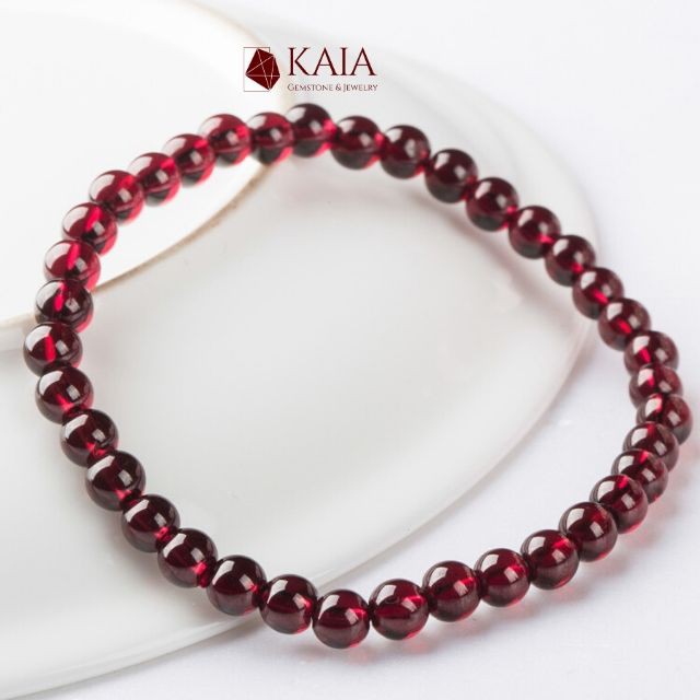 KAIA - Vòng tay phong thủy Garnet 4 - 5 li - Ngọc Hồng Lựu biểu tượng của tình yêu