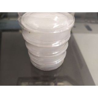 Sáp đếm số lượng giấy tờ.
