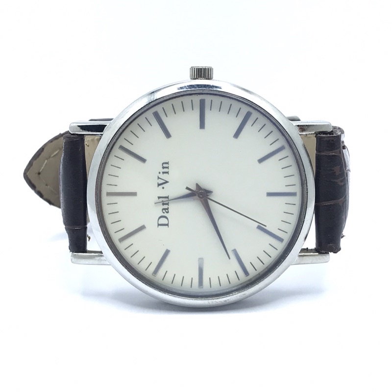 Đồng Hồ Giá Rẻ Darl Vin Dây Da /Phong Cách Cổ Điển / Size 39mm / Hàng Loại 1 Da Tốt Móc Khoá Bằng Hợp Kim