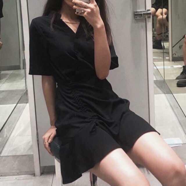 GIGI DRESS - ĐẦM ĐEN CỔ V PHỐI NÚT RÚT HÔNG