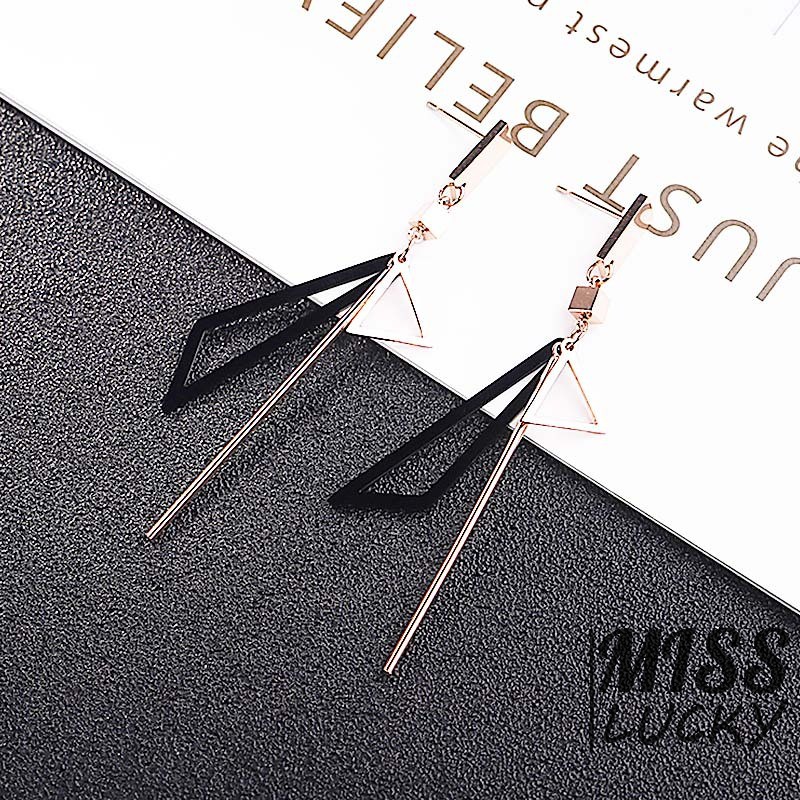 Bông tai titan hình tam giác độc đáo ( màu xanh dương )