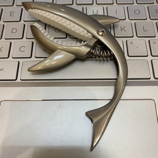 Capo cá mập cho đàn guitar Baby shark