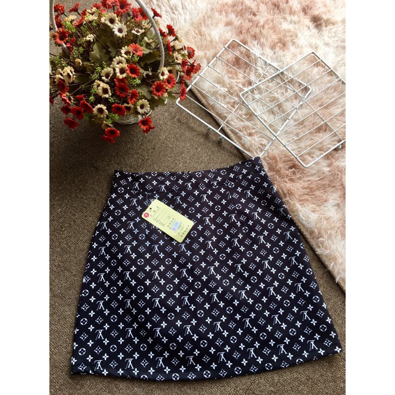 Chân váy chữ A cạp cao LV | BigBuy360 - bigbuy360.vn