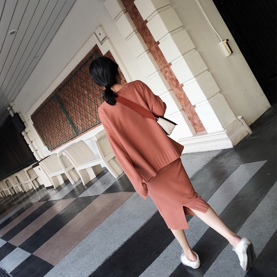 Set Áo Sweater Dệt Kim Cổ Tròn Phối Chân Váy Dài Kiểu Hàn Quốc Thời Trang 2020