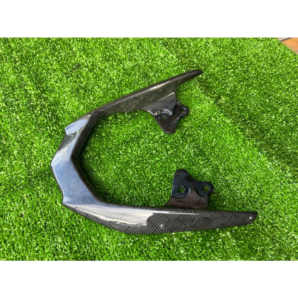 Cảng sau Winner X, Tay dắt Winner X V1 ốp carbon fiber