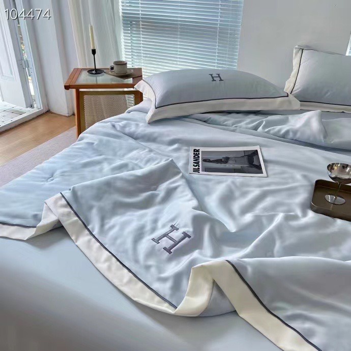 Bộ chăn hè ga gối phi lụa lạnh thêu chữ H Dreamhome