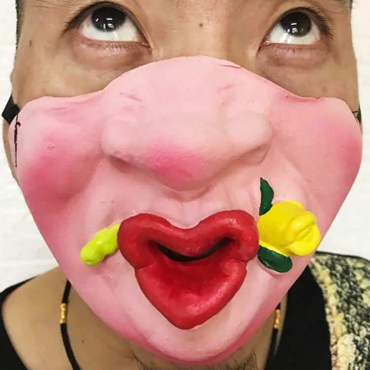 Khẩu trang hình mặt người hài hước vui nhộn