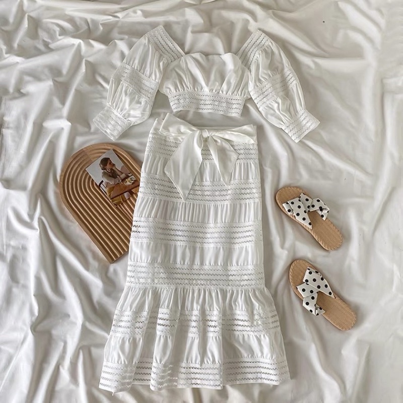 Set váy ren trắng buộc nơ sau, áo croptop cổ vuông mix chân váy đuôi cá dáng dài đi chơi, đi dạo phố xinh xắn SV01