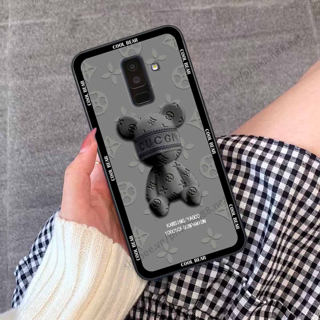 Ốp Samsung J8 bear, k@ws thương hiệu phong cách ốp lưng thời trang cao cấp