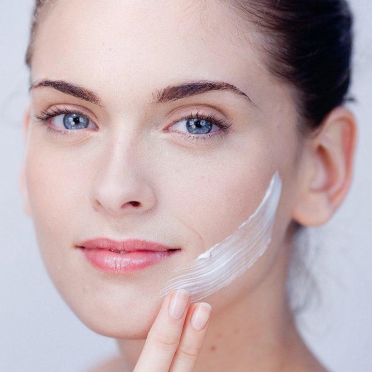Kem dưỡng da lựu Estee Lauder trắng hồng và mịn da
