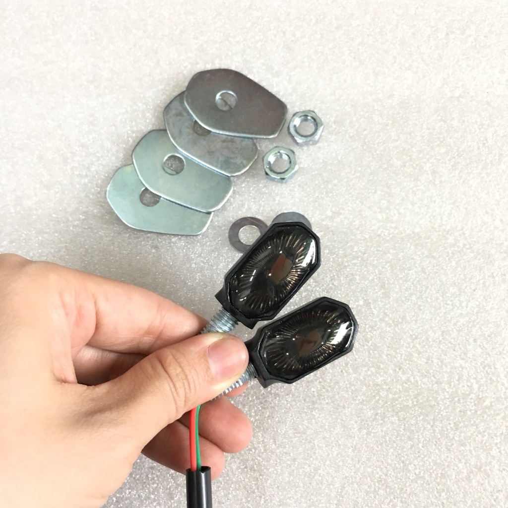 CẶP XI NHAN M1 GẮN CHẾ CÁC DÒNG XE SÁNG VÀNG