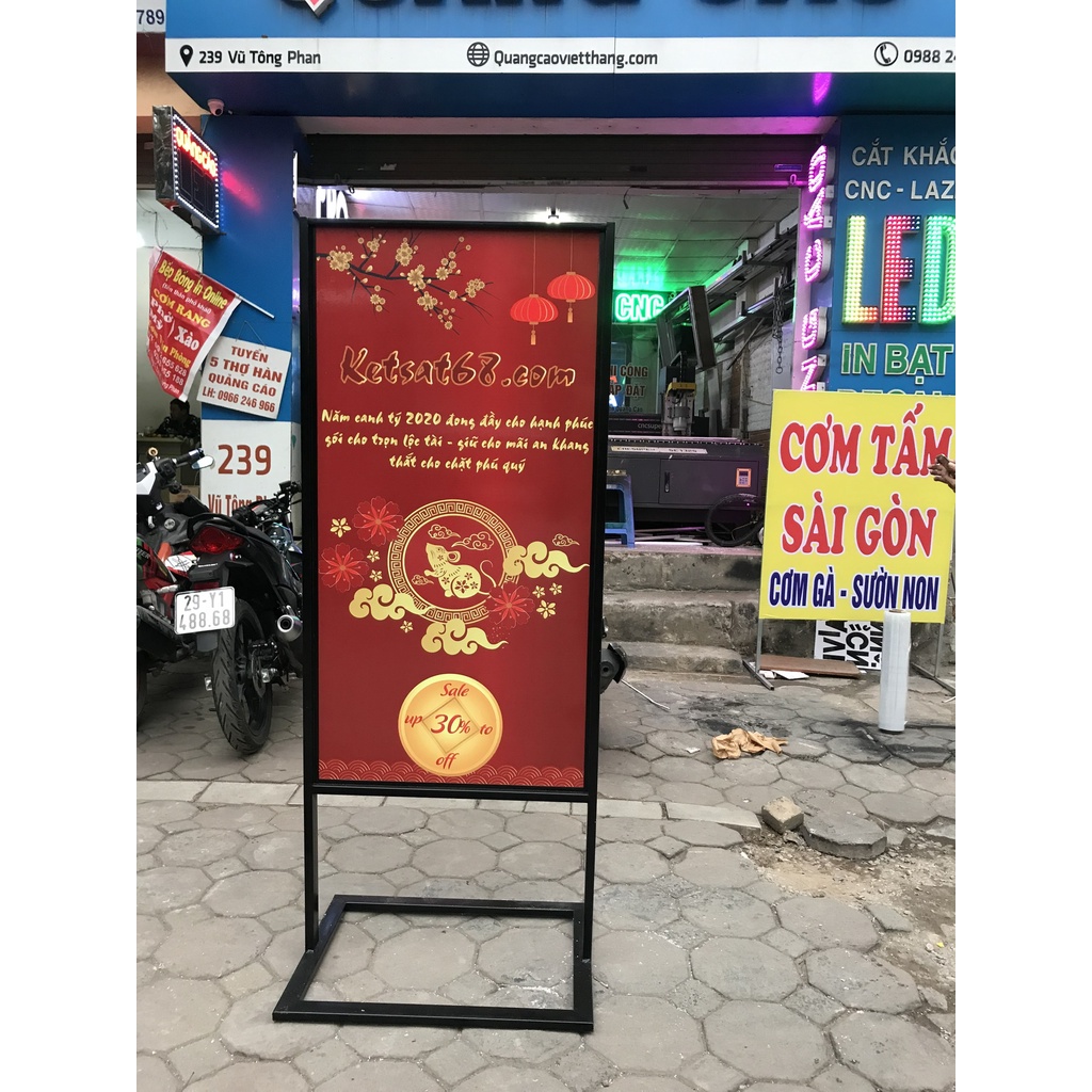 Standee chân sắt, khung sắt ngoài trời