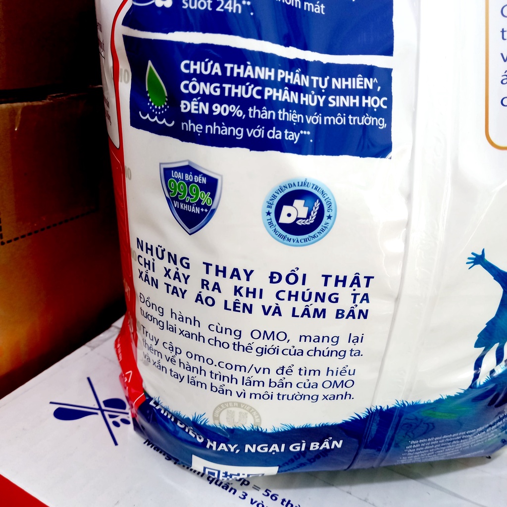 Bột giặt Omo đỏ 5.7kg và tinh dầu thơm Comfort 5.3kg hương nước hoa hệ bọt thông minh