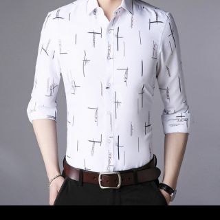 Áo sơ mi trắng hoạ tiết