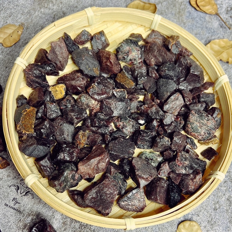 Đá thô Garnet đỏ sẩm T hanh H oá sưu tầm, reiki, thanh tẩy thiền định