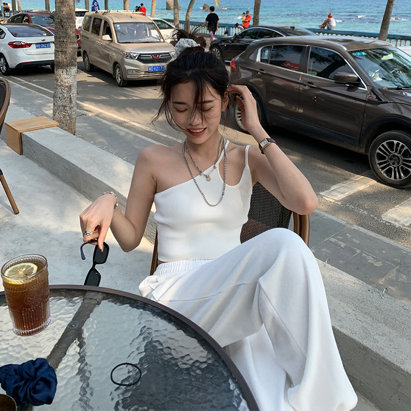 Áo hai dây thời trang quyến rũ sành điệu cho nữ | BigBuy360 - bigbuy360.vn