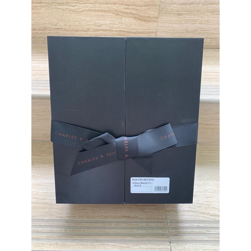 Túi Xách Charles And Keith Box Màu Đen Sang Trọng