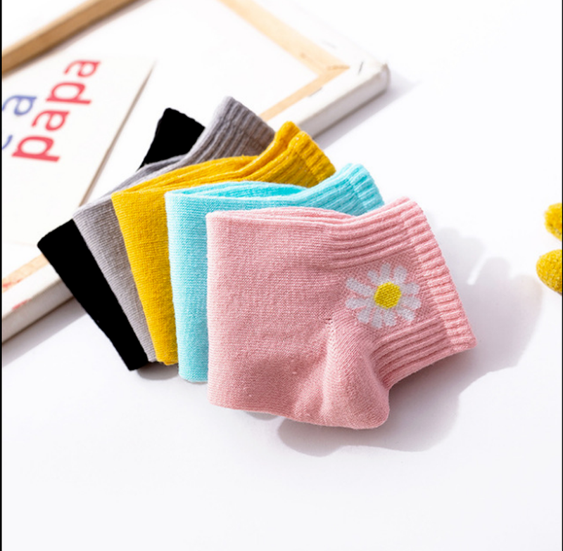 Vớ dáng ngắn họa tiết hoa cúc nhỏ xinh xắn dễ thương dành cho nữ | BigBuy360 - bigbuy360.vn