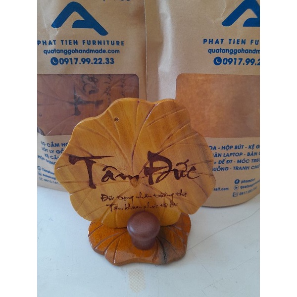 Tranh gỗ thư pháp chữ Tâm Đức để bàn