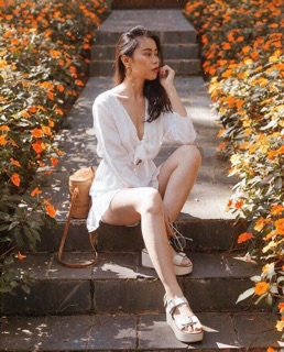Jum đỏ nơ ngực