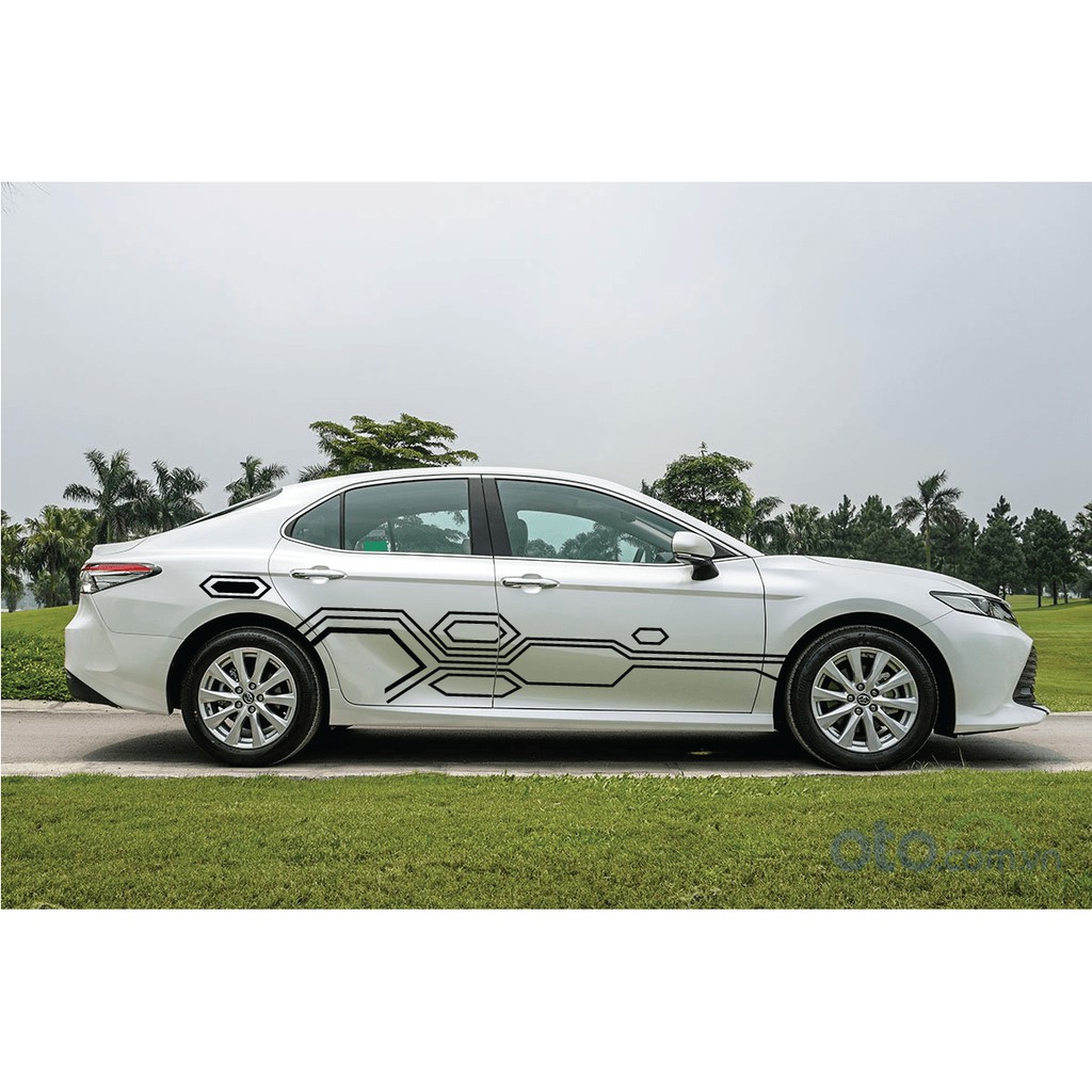 Tem  xe Toyota Camry phong cách thể thao