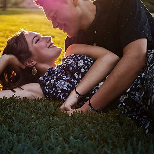 Set 2 vòng tay bện dây gắn nam châm sáng tạo dành cho cặp đôi