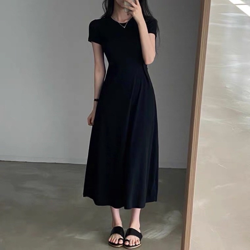 ĐẦM MAXI DÁNG XOÈ MÀU ĐEN THANH LỊCH