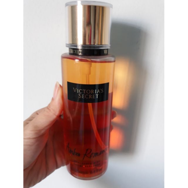Nước hoa xịt thơm toàn thân Victoria's Secret Fragrance Mist Amber Romance 250ml (Mỹ)