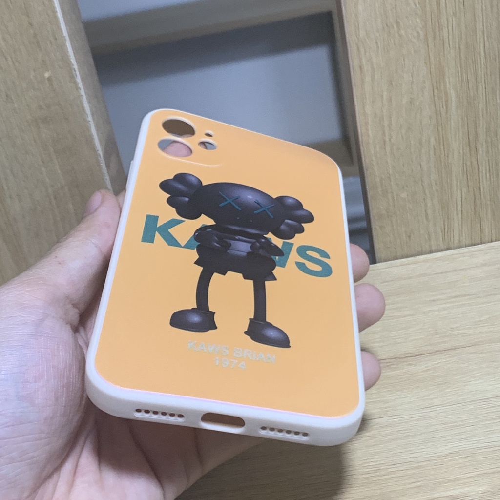 Ốp lưng cạnh vuông Kaws mini 13 Pro max / 6 plus OPBS06