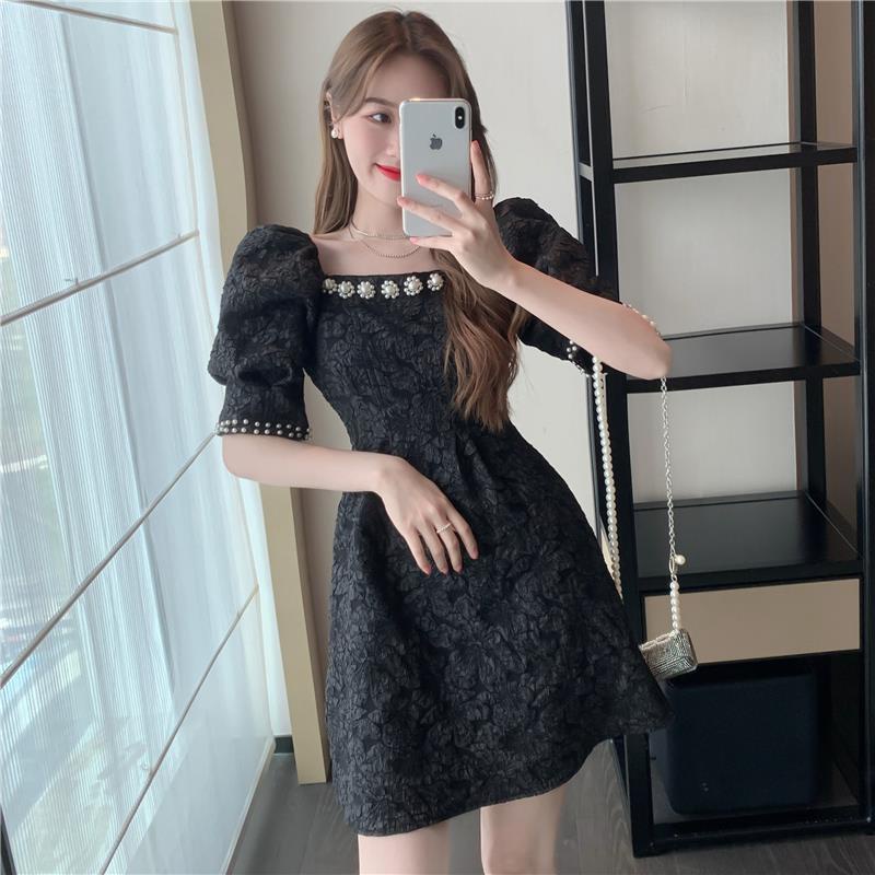 Đầm Tay Phồng Cổ Vuông Đính Hạt Nổi Ba Chiều Phong Cách Pháp Thời Trang Mùa Hè Mới