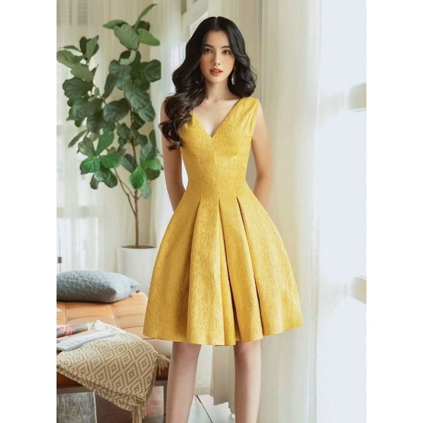 HÀNG TK - ĐẦM XÒE CỔ TIM TAY SÁT NÁCH MÀU VÀNG SIÊU XINH - ZBT243370