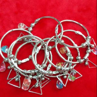 Vòng tay kiềng handmade hoa khô nhiều màu. Có đủ màu nhé