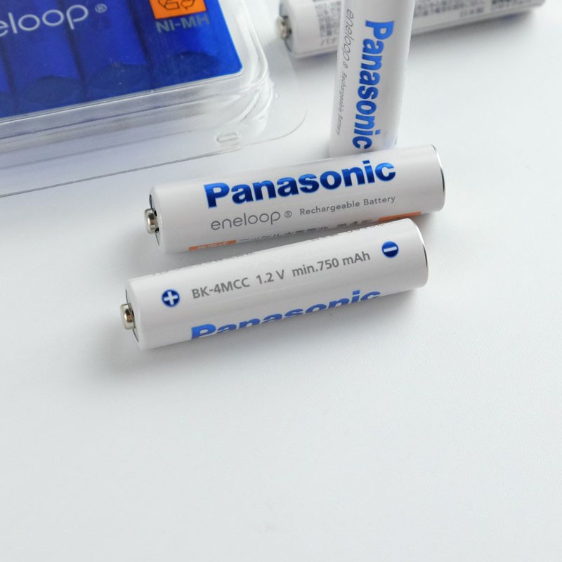 Vỉ 2 viên pin sạc AAA Panasonic 750mAh BK-4MCC/2 phiên bản nội địa box Nhật (Trắng)