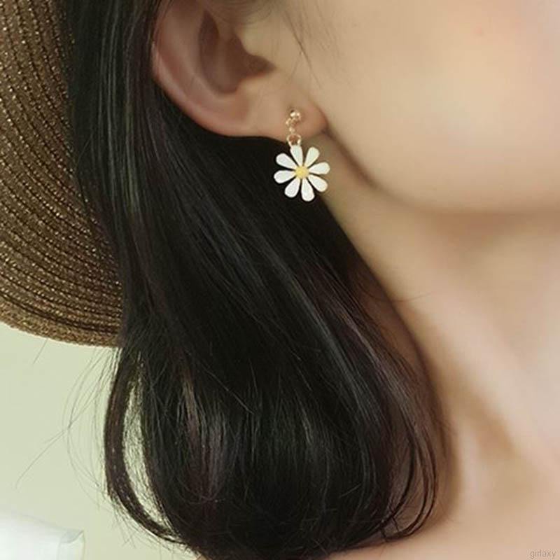 Khuyên tai mặt hình hoa cúc đơn giản thanh lịch phong cách Hàn Quốc cho nữ