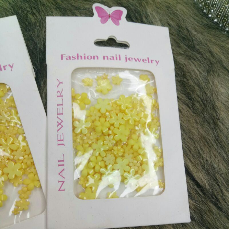 Set charm hoa mai vàng gắn móng ( miễn ship )