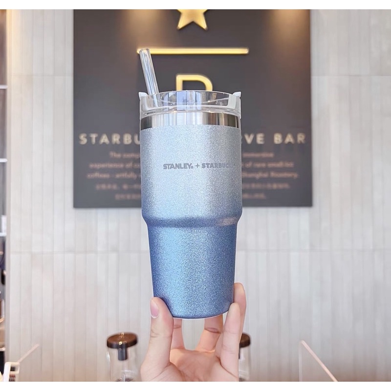 Ly Starbucks giáng sinh năm 2021