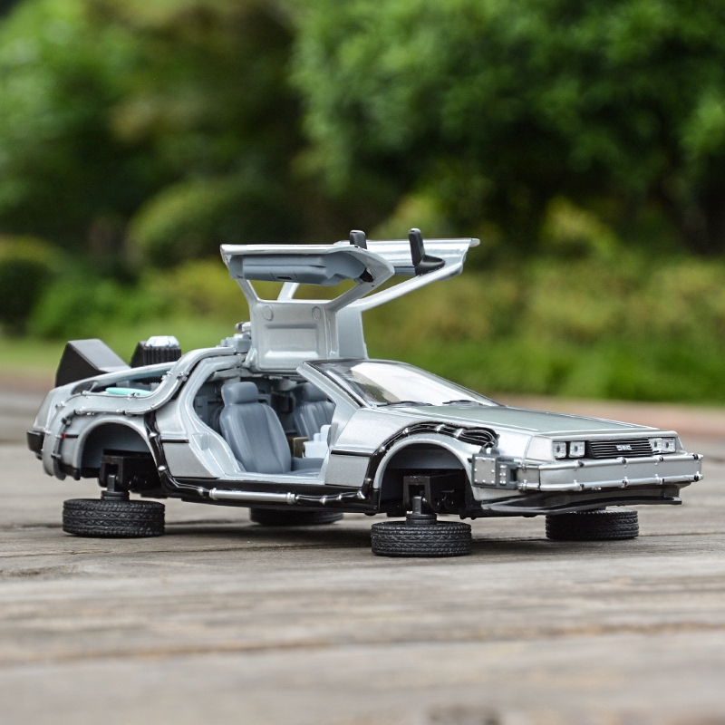 Mô Hình Xe Đồ Chơi Welly DMC-12 DeLorean Time Machine to the Future