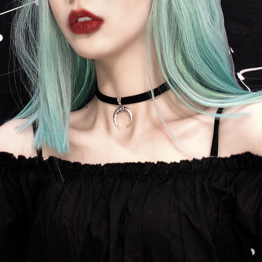 Choker vòng cổ nữ màu đen basic hình vầng trăng khuyết đơn giản cá tính
