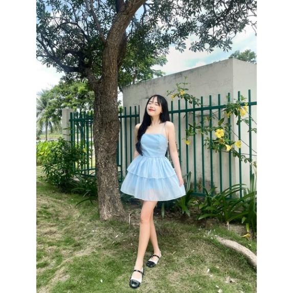 Đầm voan xanh dương 2 dây mảnh đuôi xòe tầng nhún lưng