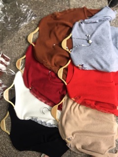 Áo len cánh dơi tay phối ren