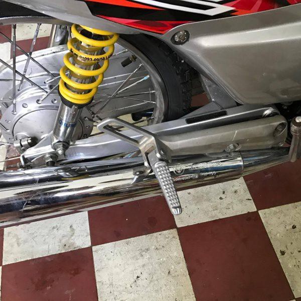 Gác chân nhôm CNC xi TITAN gắn các loại xe YAMAHA (cốt 8ly)