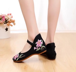 Giày vải thêu hoa ly ( hàng oder ko có sẵn)